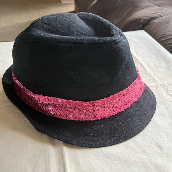 Hello Kitty Hat NWOT - Picture 2 of 3